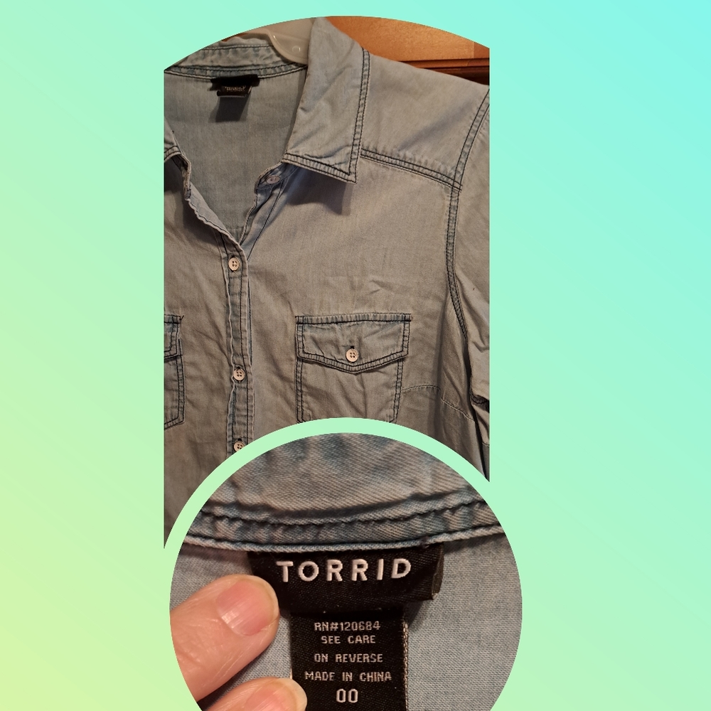 Ladies Torrid Stone Light Washed  Denim Button Up Top 00 Med Lg Sleeve Chambray